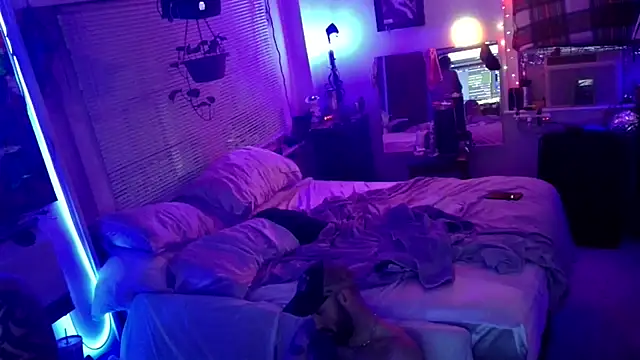 Snapshot of Luv2SuckBWC92 chatting on November 2025 11:48:01 AM Luv2SuckBWC92 online show from November 2025 11:48:01 AM