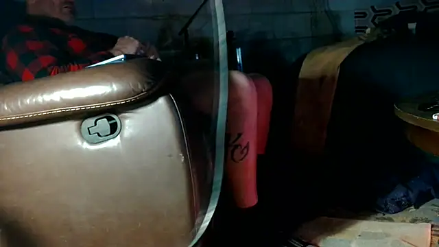 Luv2SuckBWC92 online show from December 2025 03:05:01 PM