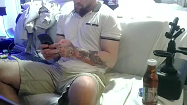 Snapshot of Luv2SuckBWC92 chatting on November 2025 11:31:02 PM Luv2SuckBWC92 online show from November 2025 11:31:02 PM