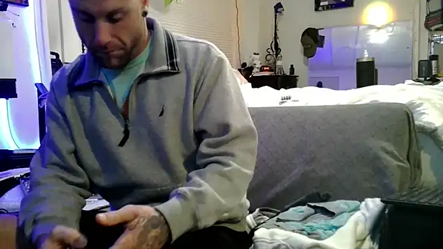 Snapshot of Luv2SuckBWC92 chatting on November 2025 02:44:02 AM Luv2SuckBWC92 online show from November 2025 02:44:02 AM