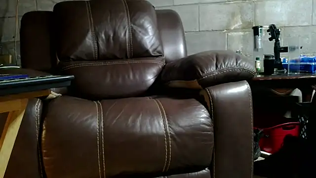 Luv2SuckBWC92 online show from December 2025 04:04:02 AM