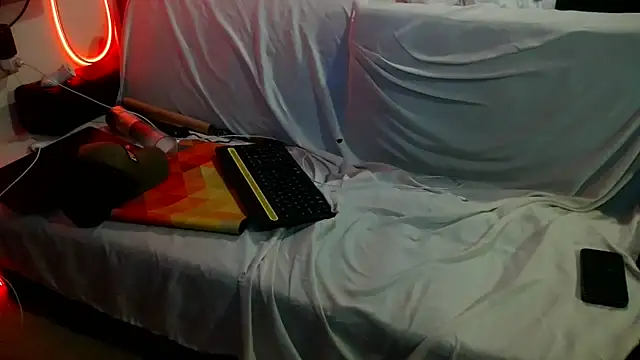 Snapshot of Luv2SuckBWC92 chatting on October 2025 05:17:01 AM Luv2SuckBWC92 online show from October 2025 05:17:01 AM