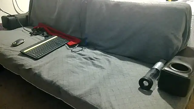 Snapshot of Luv2SuckBWC92 chatting on November 2025 04:24:02 AM Luv2SuckBWC92 online show from November 2025 04:24:02 AM