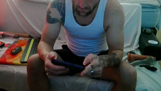 Snapshot of Luv2SuckBWC92 chatting on October 2025 05:24:02 PM Luv2SuckBWC92 online show from October 2025 05:24:02 PM