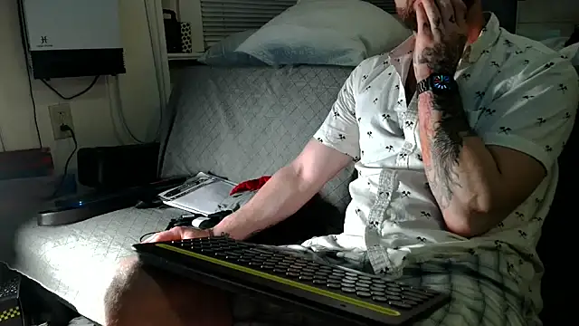 Snapshot of Luv2SuckBWC92 chatting on November 2025 05:17:02 AM Luv2SuckBWC92 online show from November 2025 05:17:02 AM