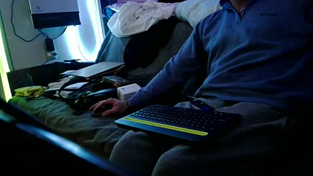 Snapshot of Luv2SuckBWC92 chatting on December 2025 12:18:02 PM Luv2SuckBWC92 online show from December 2025 12:18:02 PM