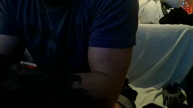 Snapshot of Luv2SuckBWC92 chatting on October 2025 12:09:01 AM Luv2SuckBWC92 online show from October 2025 12:09:01 AM