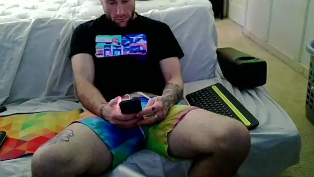 Luv2SuckBWC92 online show from October 2025 04:52:02 PM