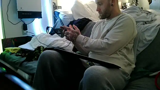 Snapshot of Luv2SuckBWC92 chatting on December 2025 09:26:02 PM Luv2SuckBWC92 online show from December 2025 09:26:02 PM