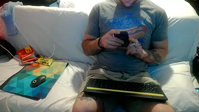 Luv2SuckBWC92 online show from September 2025 04:04:02 AM