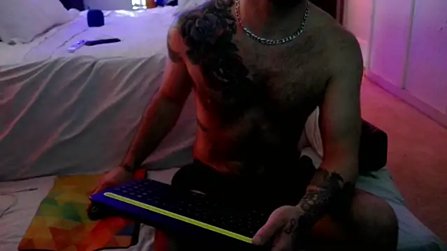 Luv2SuckBWC92 online show from October 2025 10:35:01 PM