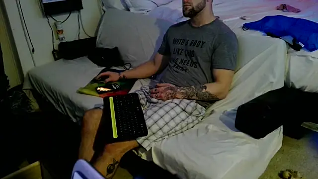Luv2SuckBWC92 online show from October 2025 03:42:02 AM