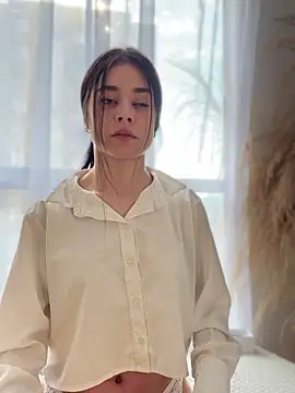 Sofi Leal online show from November 2025 01:00:01 PM