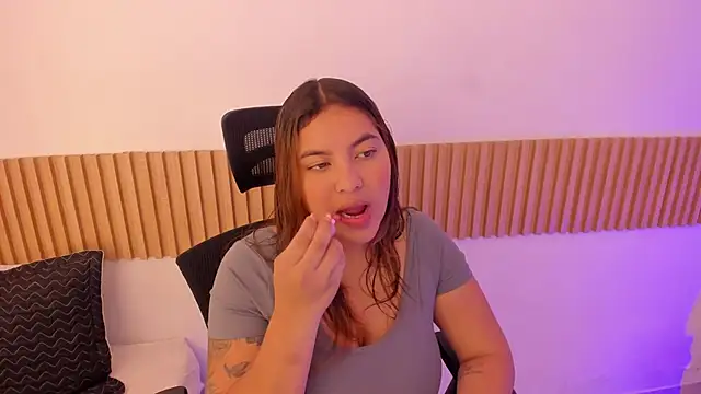 OliviaSweett online show from October 2025 07:00:01 PM