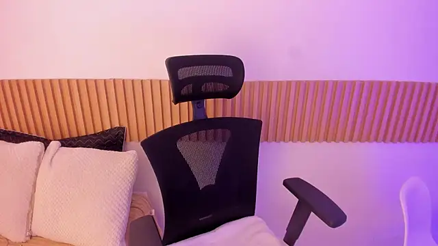 OliviaSweett online show from October 2025 08:12:01 PM