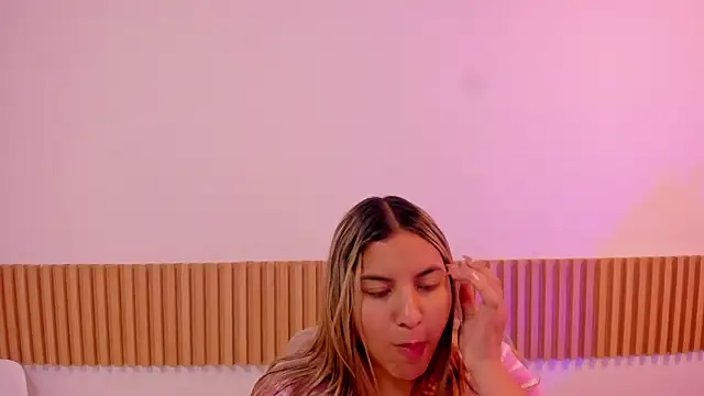 OliviaSweett online show from April 2026 07:09:02 PM