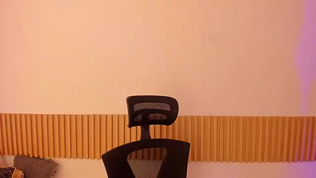 OliviaSweett online show from November 2025 06:45:02 PM