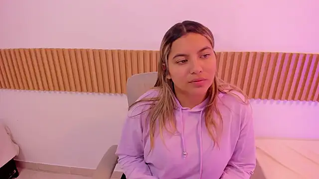 OliviaSweett online show from June 2026 06:25:01 PM