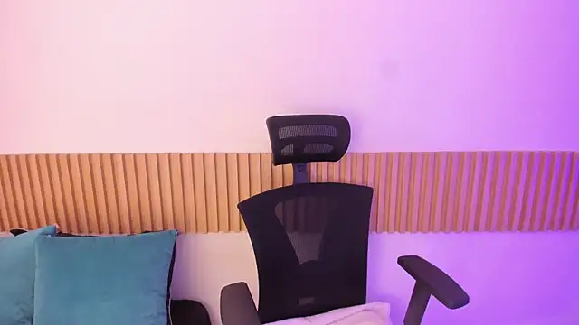 OliviaSweett online show from September 2025 06:58:01 PM