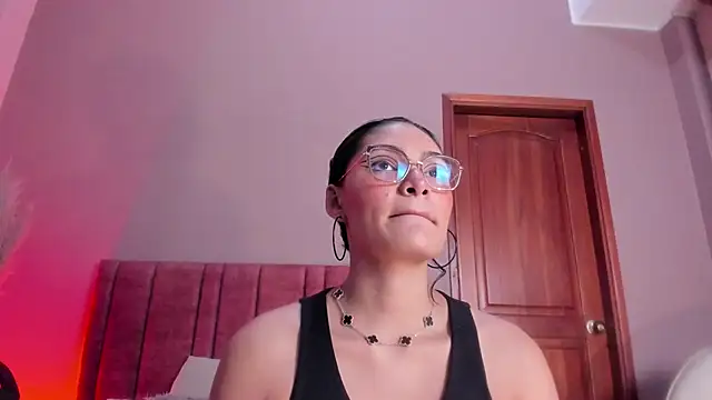 LunaAspen  online show from February 2026 06:06:01 PM