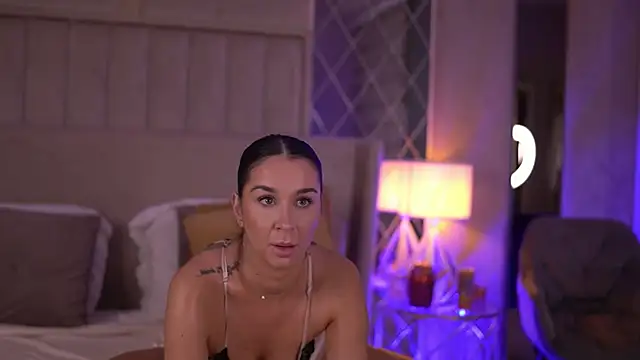 Snapshot of FrancescaDante chatting on November 2025 07:12:01 AM FrancescaDante online show from November 2025 07:12:01 AM