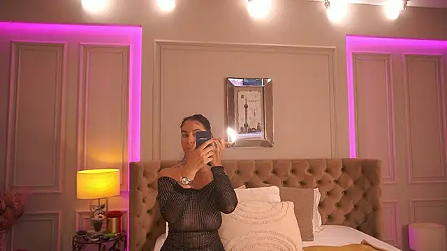 FrancescaDante online show from June 2026 05:57:01 AM