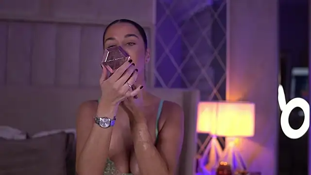 Snapshot of FrancescaDante chatting on November 2025 06:41:01 AM FrancescaDante online show from November 2025 06:41:01 AM