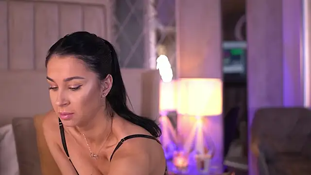 Snapshot of FrancescaDante chatting on October 2025 05:44:01 AM FrancescaDante online show from October 2025 05:44:01 AM