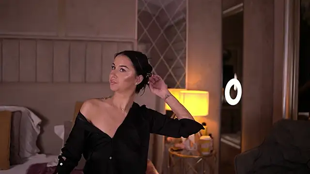 Snapshot of FrancescaDante chatting on December 2025 06:30:02 AM FrancescaDante online show from December 2025 06:30:02 AM