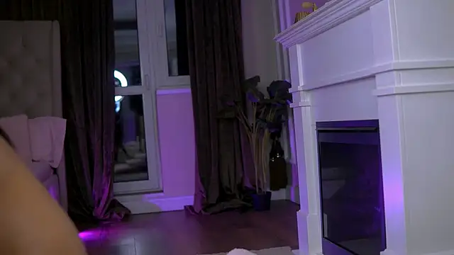 EmaHallee online show from April 2026 02:50:02 AM