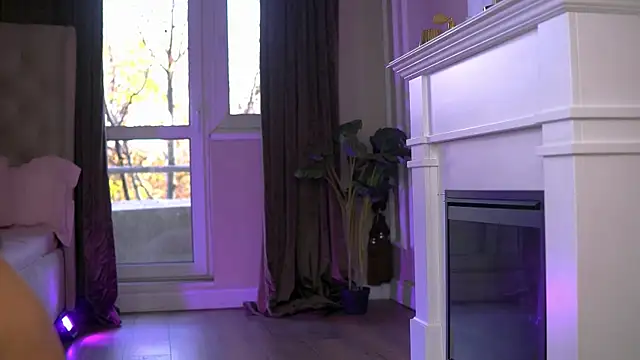 EmaHallee online show from April 2026 05:00:02 AM