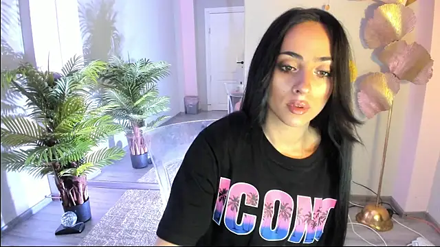 Snapshot of Cupcake_Izzy chatting on June 2026 06:25:02 PM Cupcake Izzy online show from June 2026 06:25:02 PM