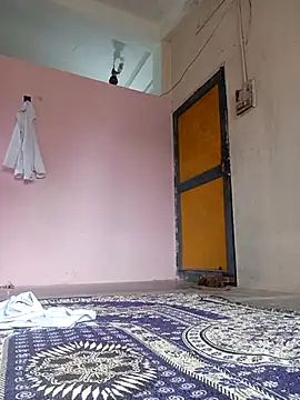 Snapshot of LOVE-R chatting on September 2025 03:27:02 AM LOVE-R online show from September 2025 03:27:02 AM