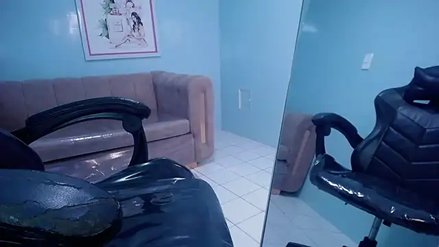 victoria hernandez t  online show from October 2025 01:19:02 PM