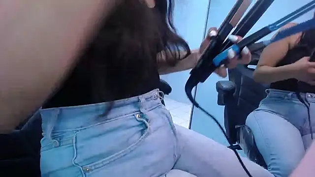 victoria hernandez t  online show from November 2025 01:03:01 PM