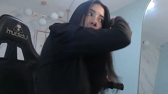 victoria hernandez t  online show from March 2026 01:27:01 PM