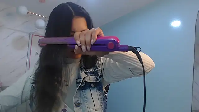 victoria hernandez t  online show from April 2026 01:27:01 PM