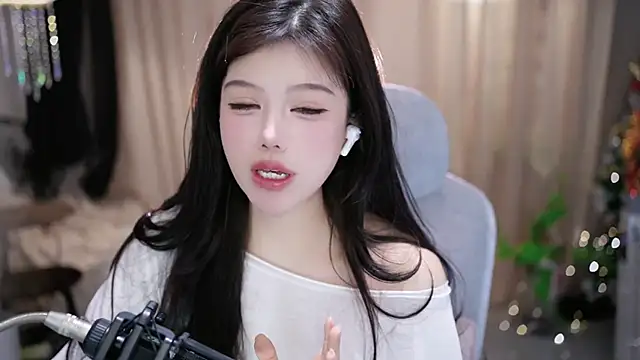 Snapshot of Fortune2Me chatting on March 2026 05:08:02 AM Fortune2Me online show from March 2026 05:08:02 AM