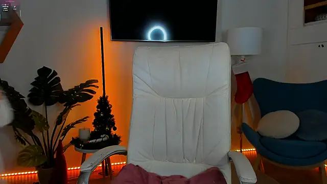 Baby  Lola online show from December 2025 07:11:01 AM