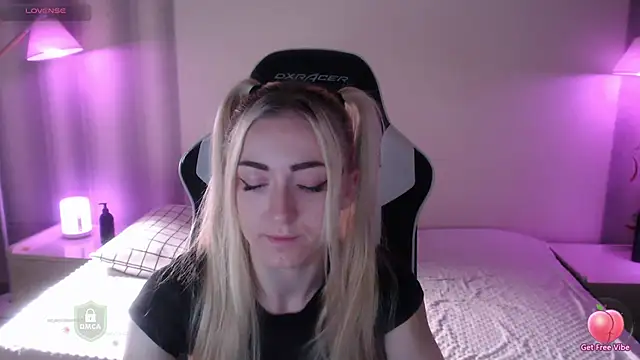 Snapshot of space_danger chatting on December 2025 04:44:02 AM space danger online show from December 2025 04:44:02 AM