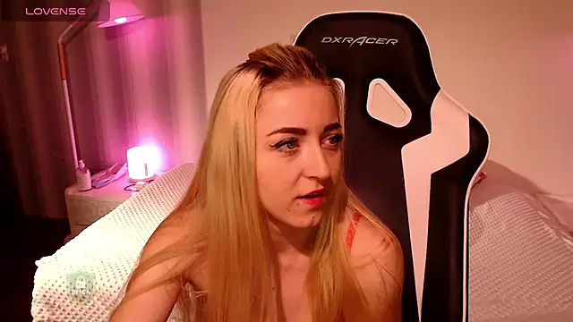 Snapshot of space_danger chatting on December 2025 04:34:02 AM space danger online show from December 2025 04:34:02 AM