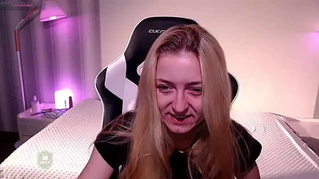 Snapshot of space_danger chatting on December 2025 06:19:02 AM space danger online show from December 2025 06:19:02 AM