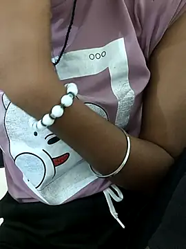 Snapshot of Alia-00 chatting on November 2025 04:17:01 AM Alia-00 online show from November 2025 04:17:01 AM