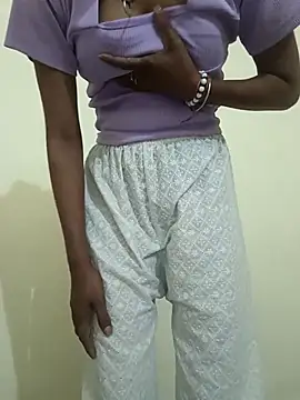 Snapshot of Alia-00 chatting on December 2025 04:22:01 AM Alia-00 online show from December 2025 04:22:01 AM