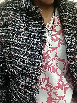 Snapshot of Alia-00 chatting on December 2025 04:07:01 AM Alia-00 online show from December 2025 04:07:01 AM