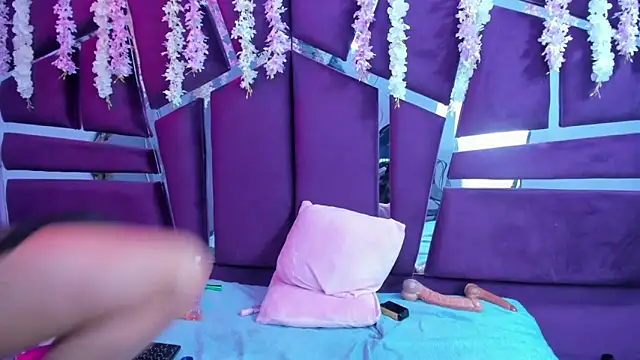 Snapshot of Miaa_Davis_ chatting on October 2025 02:57:01 PM Miaa Davis online show from October 2025 02:57:01 PM