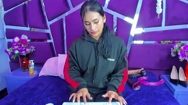 Miaa Davis  online show from February 2026 02:45:02 AM