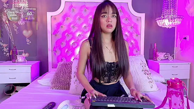 TifannyWolf  online show from September 2025 06:52:02 AM