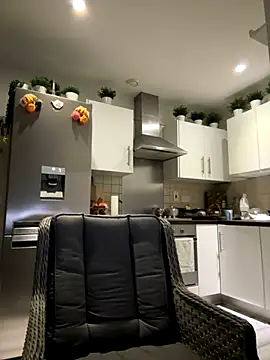 Michel huge online show from November 2025 05:36:01 AM