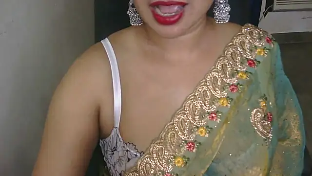 Snapshot of QUEEN_SAKHI- chatting on October 2025 07:04:01 PM QUEEN SAKHI- online show from October 2025 07:04:01 PM